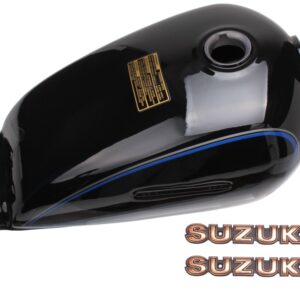 suzuki en color gris, negro rojo tanque